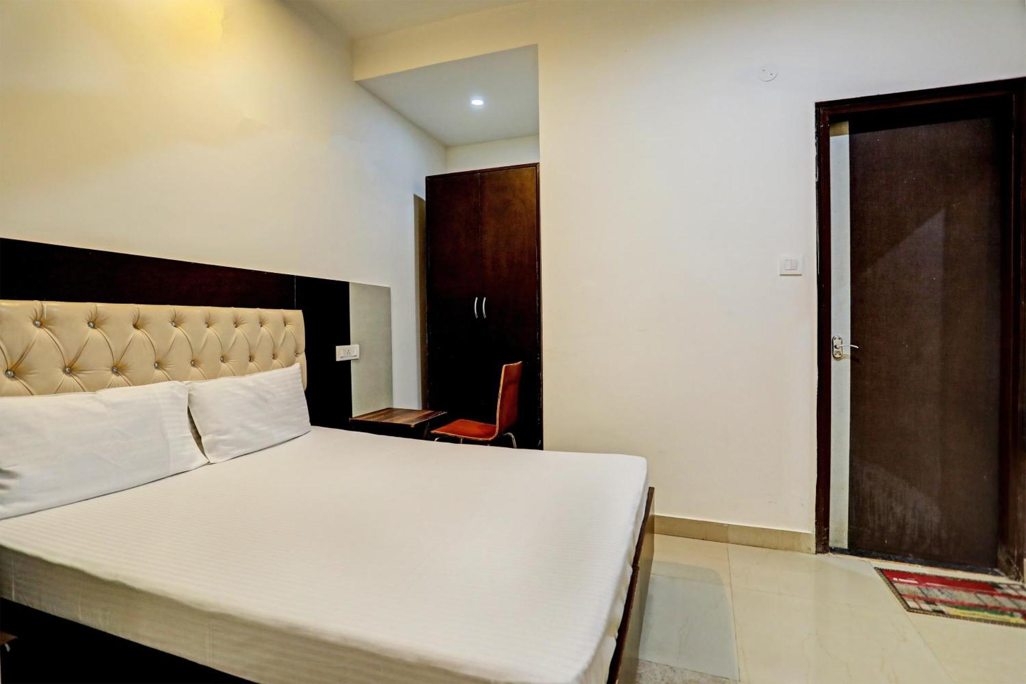 Oyo Hotel The Red Hut Chandīgarh Esterno foto