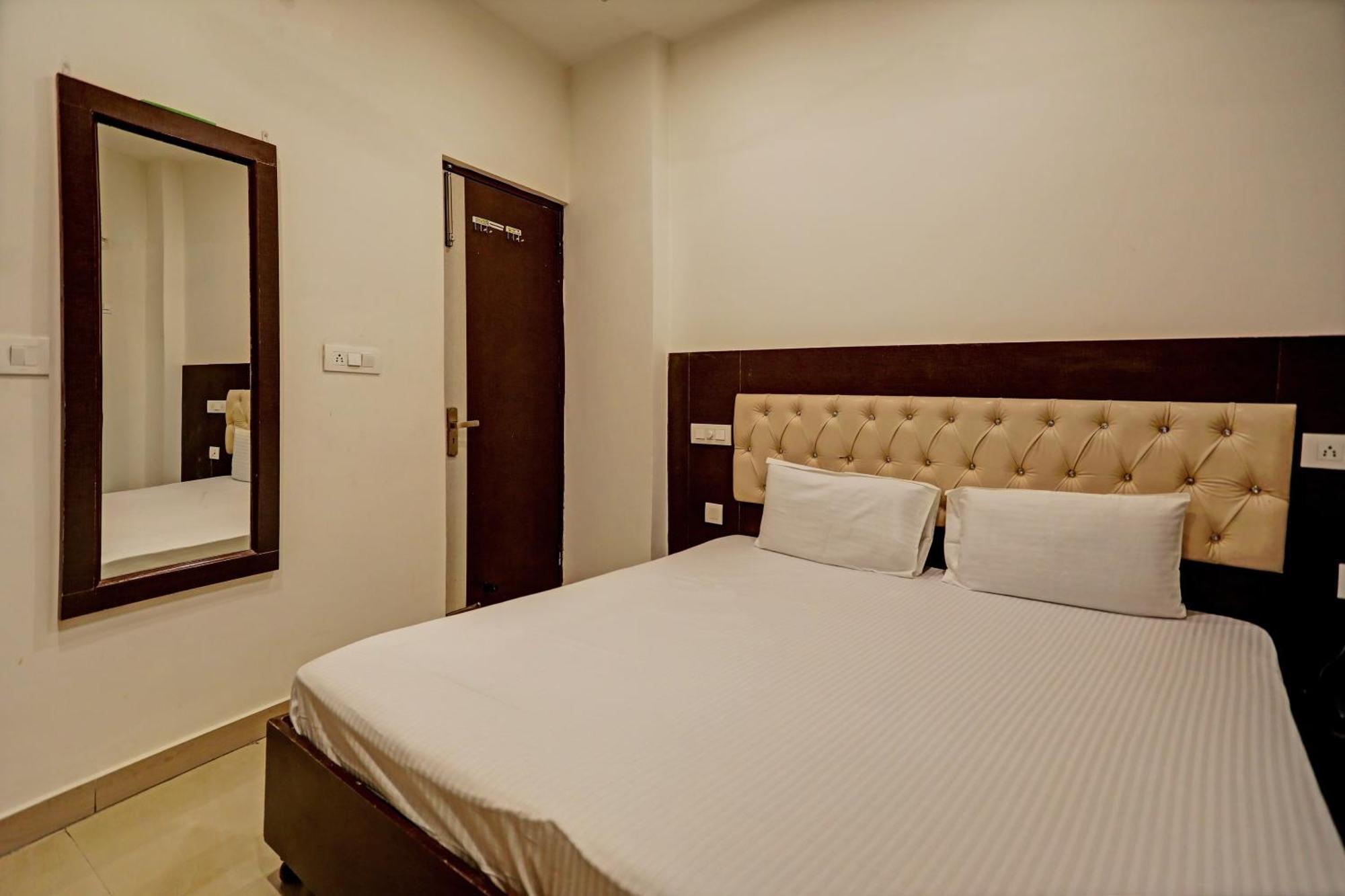 Oyo Hotel The Red Hut Chandīgarh Esterno foto